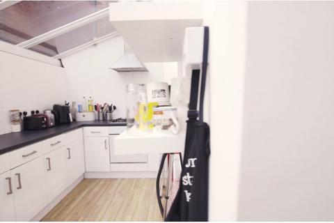 5 bedroom semi-detached house to rent, Harborough Road, Southampton SO15