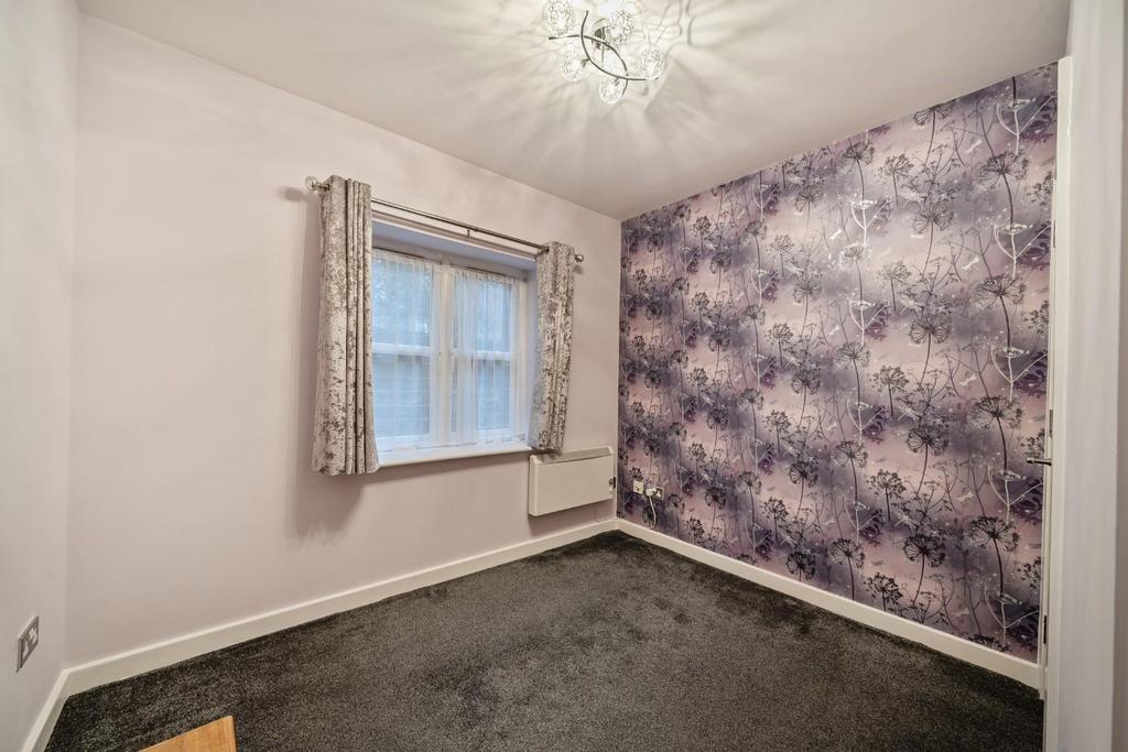 Bedroom 1.jpg