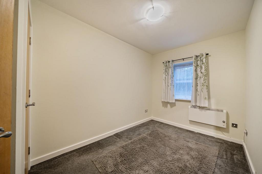 Bedroom 2 (2).jpg