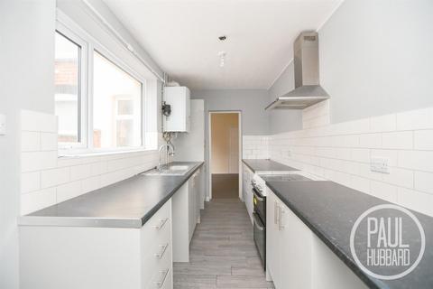 3 bedroom terraced house to rent, Wollaston Road, Lowestoft, NR32