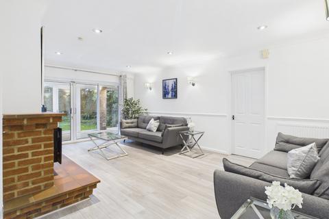 undefined, Queens Road, Datchet, Berkshire, SL3