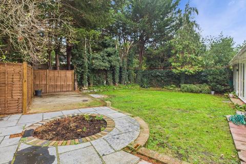 undefined, Queens Road, Datchet, Berkshire, SL3