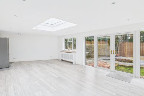 5 Queens Road, Datchet, Slough, SL3 9BN