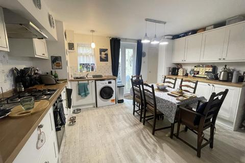 3 bedroom semi-detached house for sale, Churchfields Road, Salisbury SP2