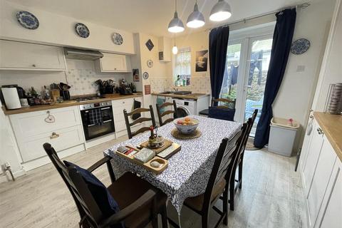 3 bedroom semi-detached house for sale, Churchfields Road, Salisbury SP2