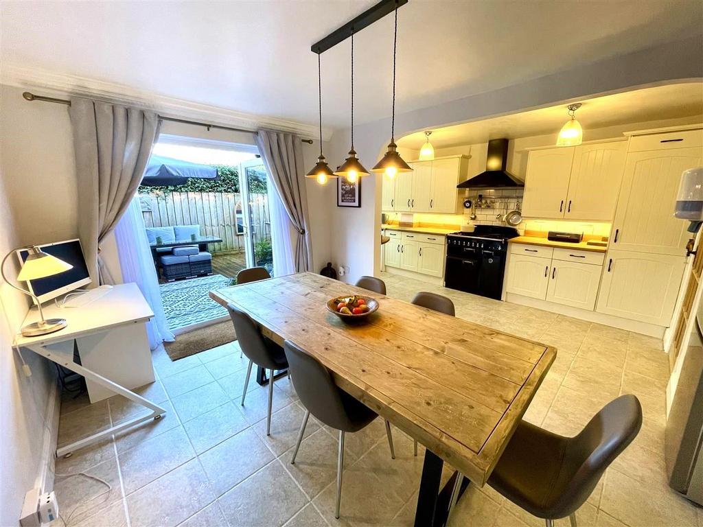 Kitchen/Dining Room