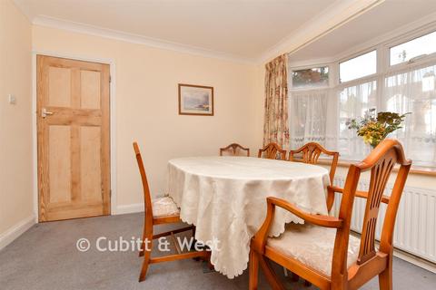 3 bedroom end of terrace house for sale, Manor Way, Banstead SM7