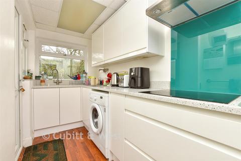 3 bedroom end of terrace house for sale, Manor Way, Banstead SM7