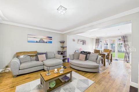 undefined, St Leonards Close, Scole