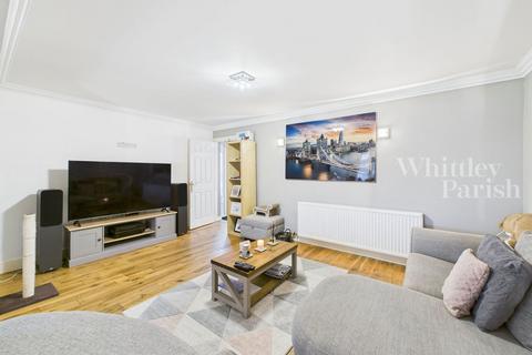 undefined, St Leonards Close, Scole