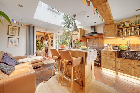3 bedroom terraced house for sale, Bloxham Crescent, Hampton, TW12