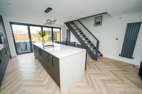 5 bedroom detached house for sale, Whinchat Gardens, Leighton Buzzard