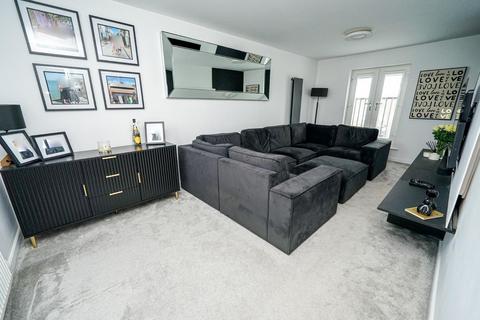 5 bedroom detached house for sale, Whinchat Gardens, Leighton Buzzard