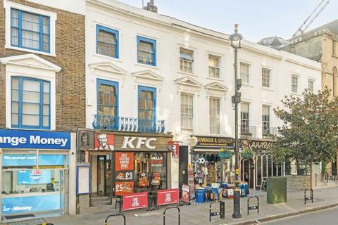 Studio to rent, Queensway, London W2