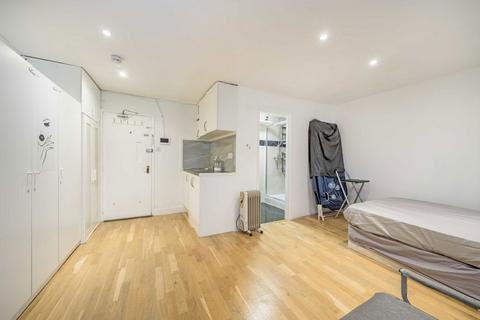 Studio to rent, Queensway, London W2