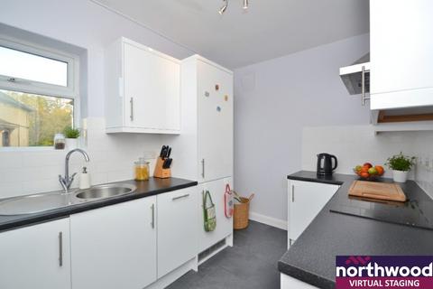 2 bedroom flat for sale, Sandringham Drive, Leeds LS17