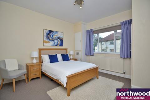 2 bedroom flat for sale, Sandringham Drive, Leeds LS17