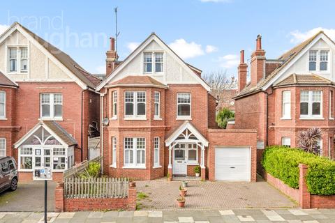 4 bedroom flat for sale, Vallance Gardens, Hove, BN3
