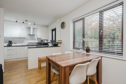 2 bedroom apartment for sale, Gresham Way, London SW19