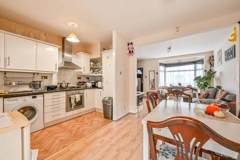 3 bedroom house to rent, Gresham Road, Canning Town, London, E16