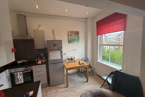 1 bedroom semi-detached house to rent, Flat 5  30 Alexandra Road Haringey London