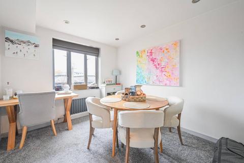 3 bedroom flat for sale, Discovery Walk, Wapping, London, E1W