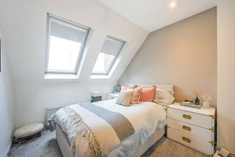 3 bedroom flat for sale, Discovery Walk, Wapping, London, E1W