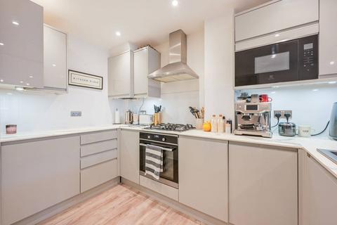 Discovery Walk, Wapping, London, E1W