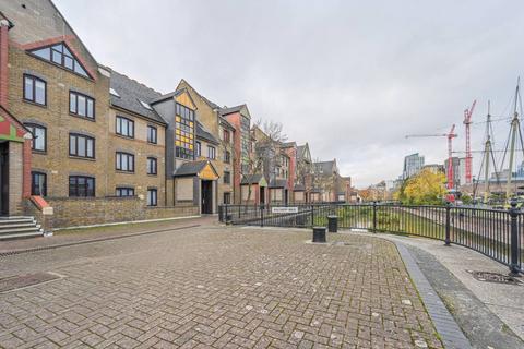 2 bedroom flat for sale, Discovery Walk, Wapping, London, E1W