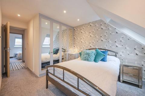 3 bedroom flat for sale, Discovery Walk, Wapping, London, E1W