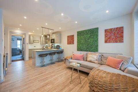 3 bedroom flat for sale, Discovery Walk, Wapping, London, E1W