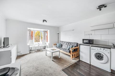Cotton Avenue, Acton