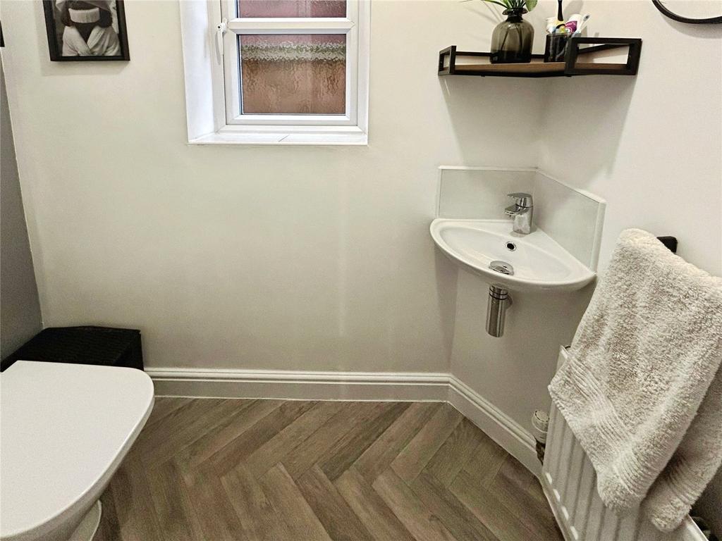 Cloakroom/Wc