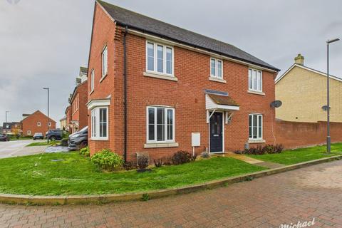 4 bedroom detached house for sale, Kirkes Way, Aylesbury