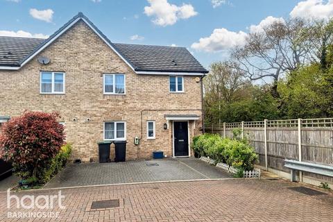 3 bedroom end of terrace house for sale, Maple Drive, Chigwell