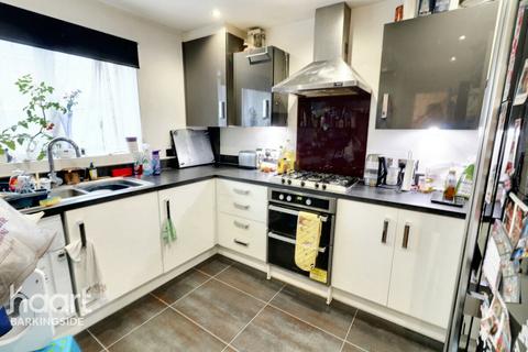 3 bedroom end of terrace house for sale, Maple Drive, Chigwell