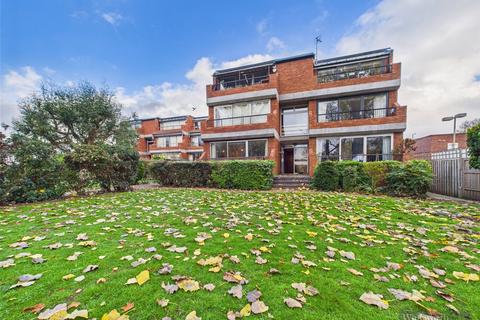 undefined, Hampton Court Road, East Molesey KT8