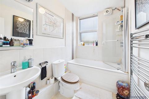 undefined, Hampton Court Road, East Molesey KT8