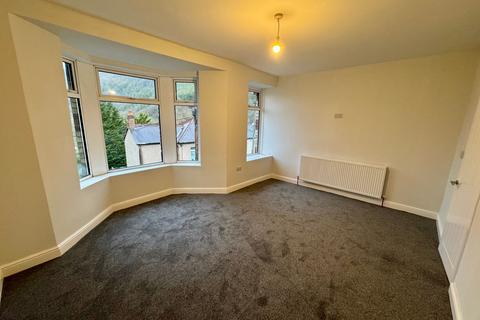 3 bedroom semi-detached house to rent, Pantyresk Road, Abercarn, NP11