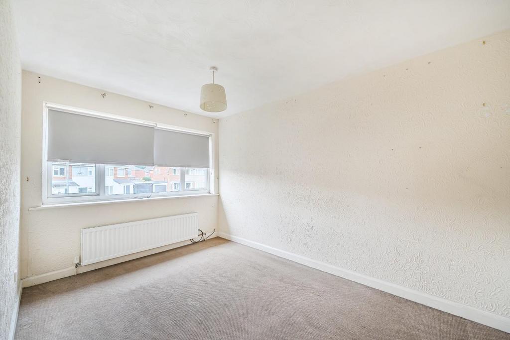 Bedroom 1.jpg