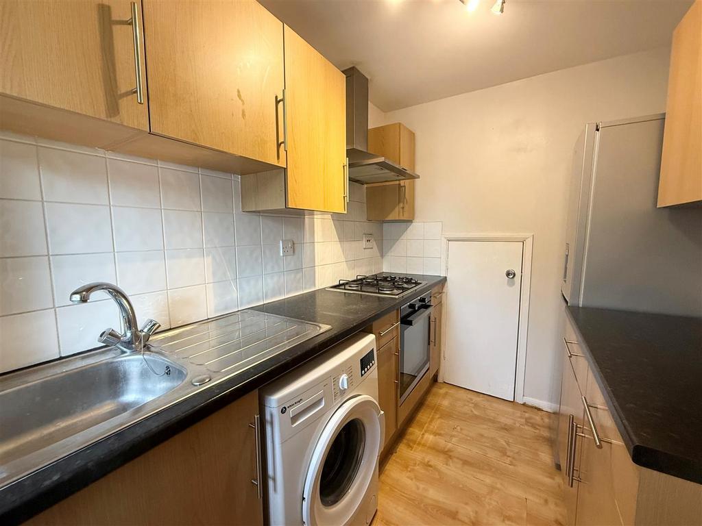 Kitchen 2.jpg