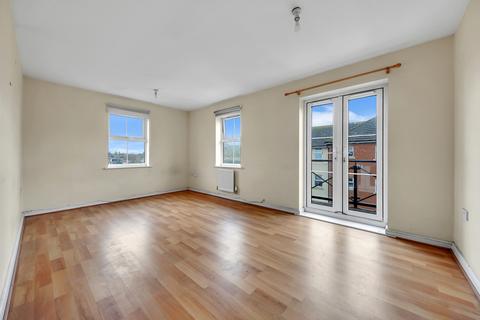 2 bedroom flat for sale, Piper Way, IG1