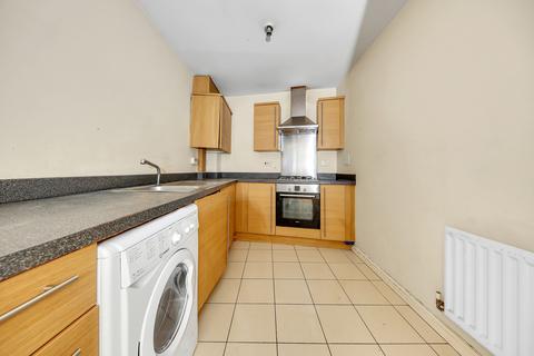 2 bedroom flat for sale, Piper Way, IG1