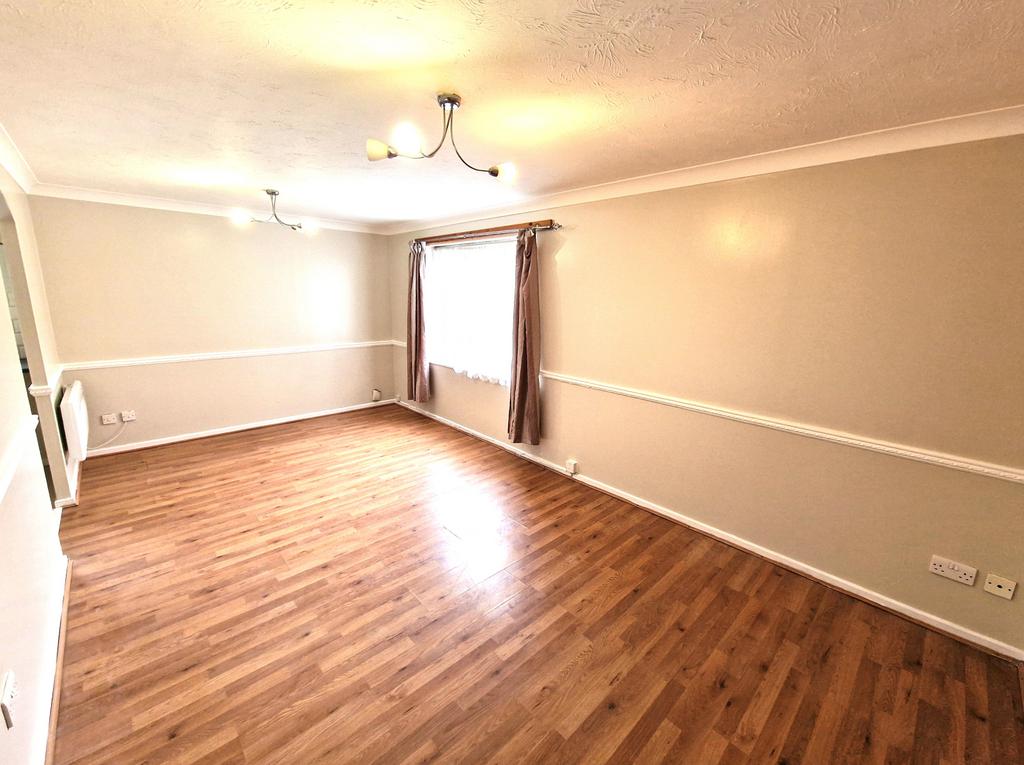 One bedroom ground floor flat available to rent l