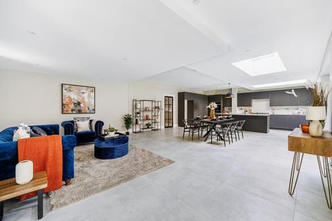 39 Heathfield Road, London, W3 8EJ