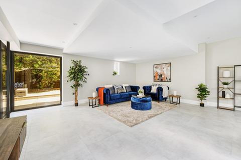 39 Heathfield Road, London, W3 8EJ