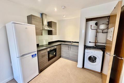 1 bedroom flat to rent, High Street, Kingswinford DY6