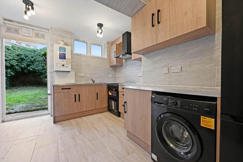 2 bedroom flat to rent, Uxbridge Road, Shepherds Bush, W12 9DL