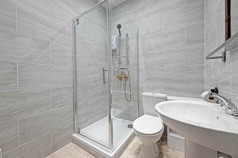 2 bedroom flat to rent, Uxbridge Road, Shepherds Bush, W12 9DL