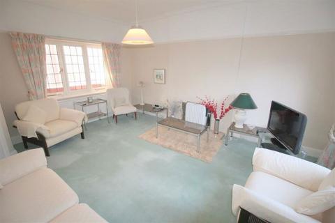 3 bedroom detached house for sale, Newbury Road, Lytham St. Annes, Lancashire, FY8 1DG